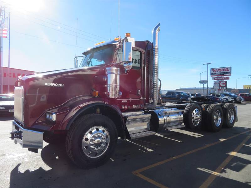 2024 Kenworth T800 (For Sale) Ext Day Cab Sleeper 386587 * Stock