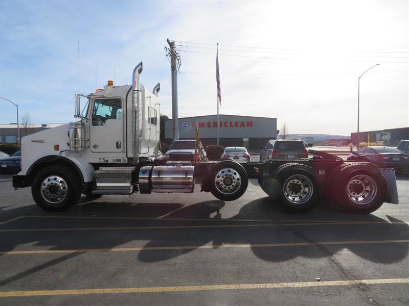 2024 Kenworth T800 (For Sale) Ext Day Cab Sleeper 386588 * Stock