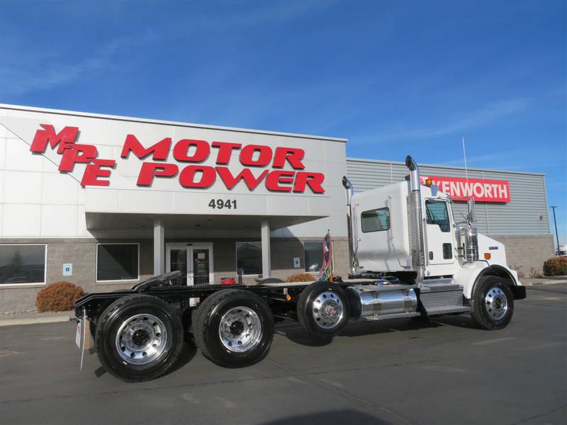 2024 Kenworth T800 (For Sale) Ext Day Cab Sleeper 386588 * Stock