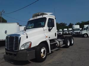 2015 Freightliner CASCADIA PX12542ST - Day Cab