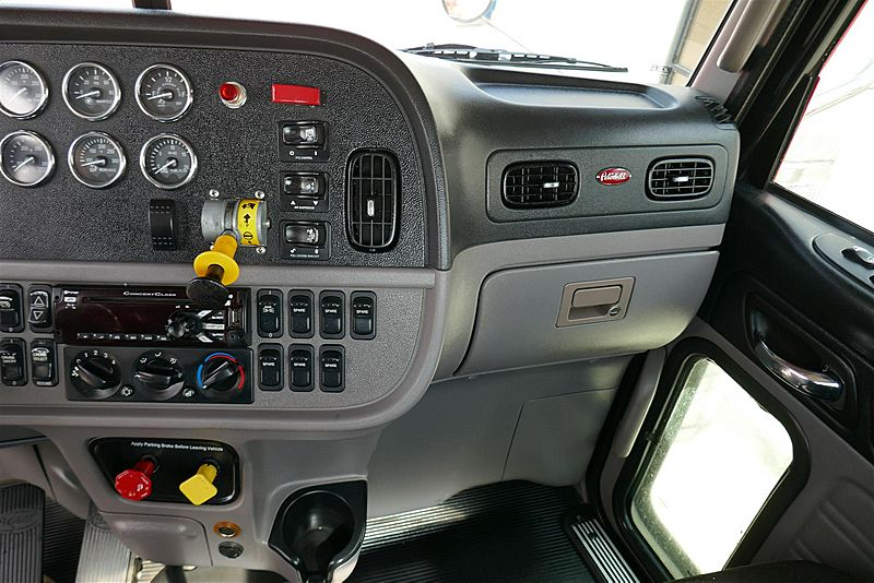 2017 Peterbilt 389