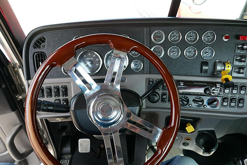 2017 Peterbilt 389
