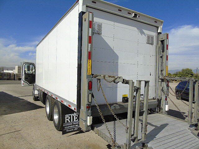 2015 Freightliner M2 106