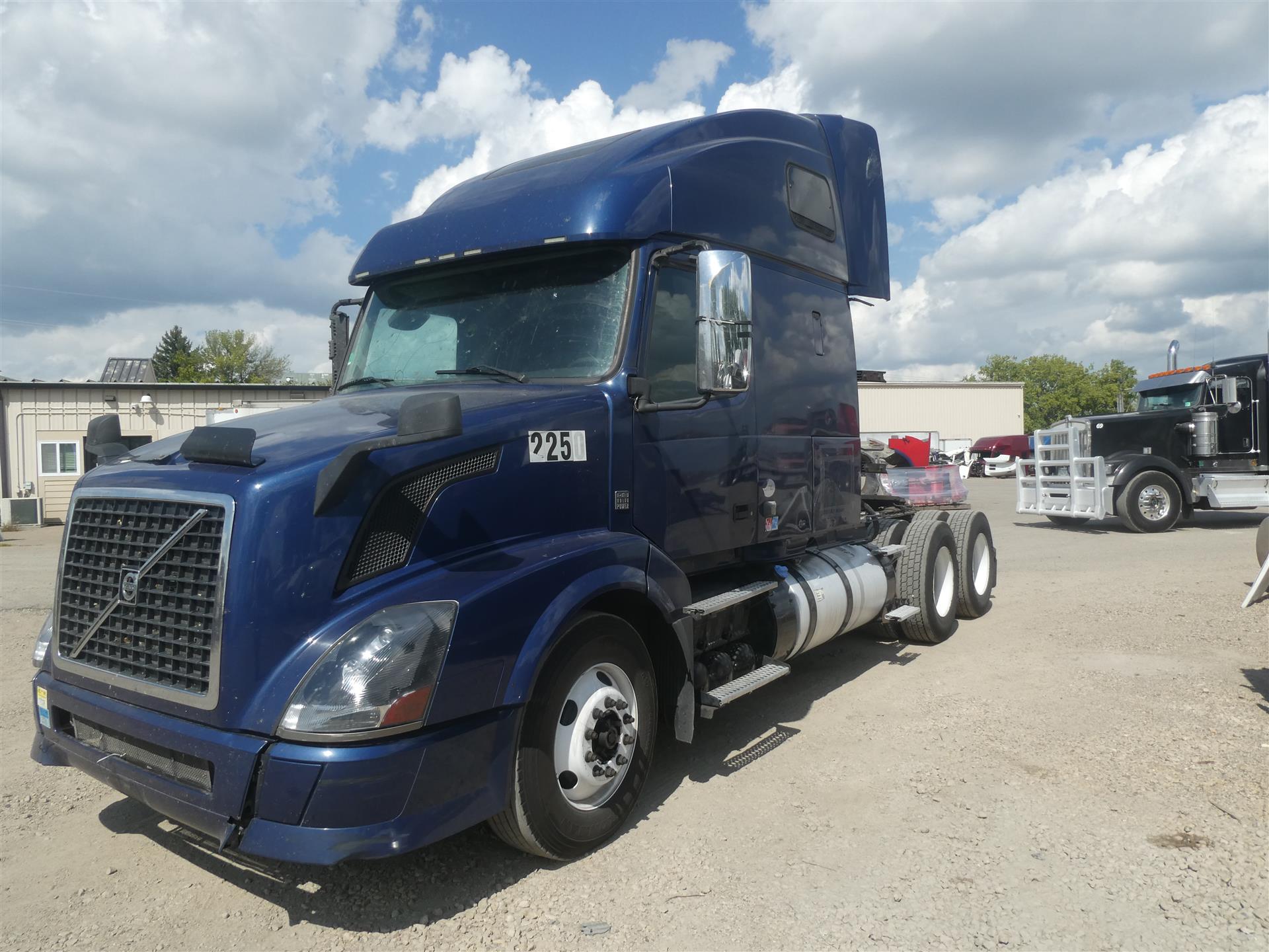 2014 Volvo VNL 670 For Sale | condo Sleeper | #10244