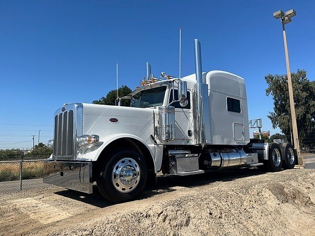2021 Peterbilt 389 Sleeper Truck