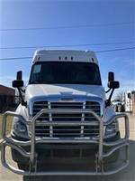 2017 Freightliner Cascadia 113 - Sleeper Truck