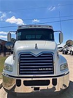2014 Mack Pinnacle CXU613 - Day Cab
