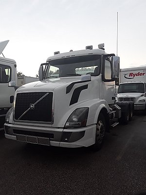 2016 Volvo VNL64T