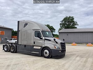 2020 Freightliner Cascadia - Sleeper Truck