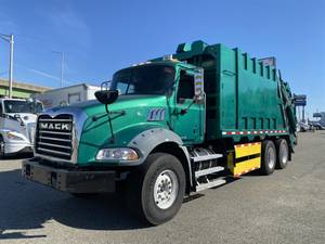 2016 Mack Granite GU813 - Refuse Truck