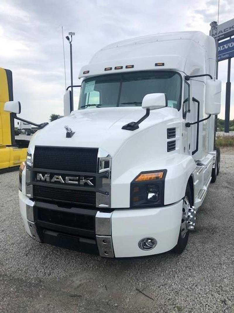 2024 Mack Anthem AN64T M742 (For Sale) 70" Sleeper M045247