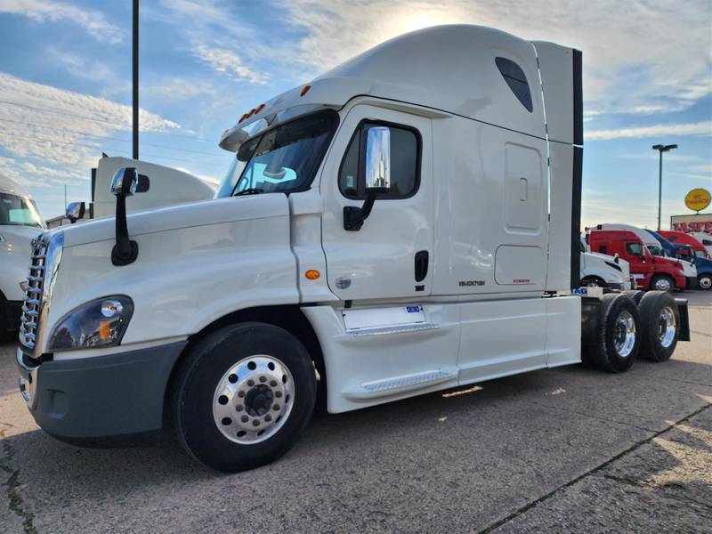 2019 Freightliner Cascadia Evolution Sleeper Truck
