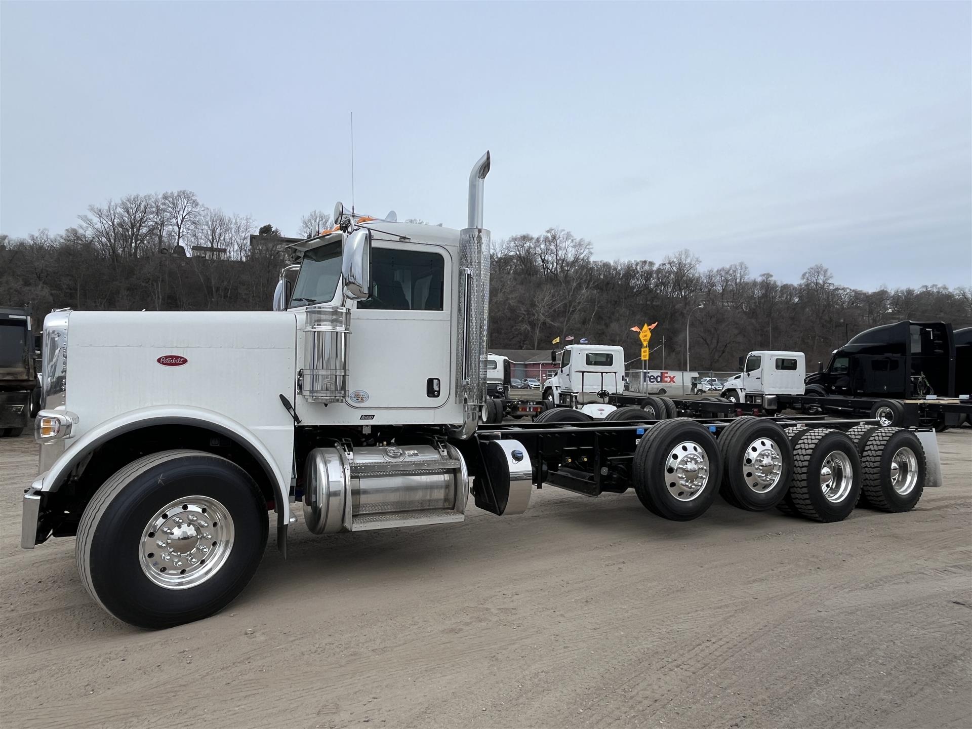 2024 Peterbilt 389 (For Sale) Cab & Chassis 30A680028