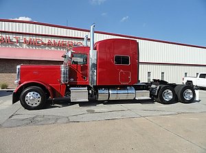 2022 Peterbilt 389 - Sleeper Truck