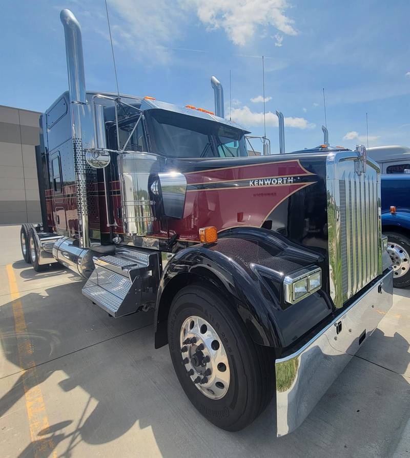 2024 Kenworth W900L (For Sale) 86" Sleeper 0549875