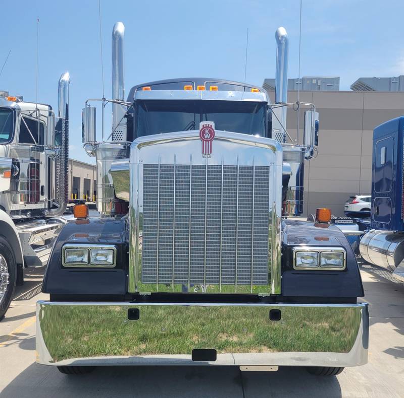 2024 Kenworth W900L (For Sale) 86" Sleeper 0549875