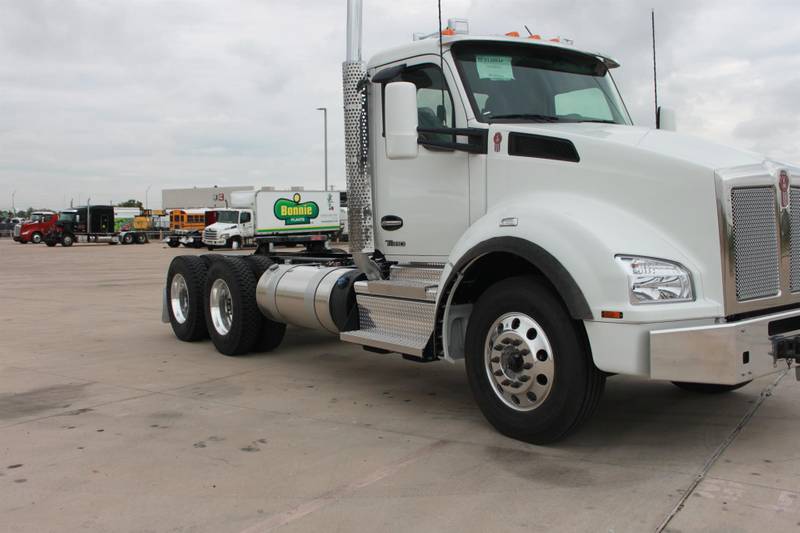 2024 Kenworth T880 (For Sale) Day Cab 0544564