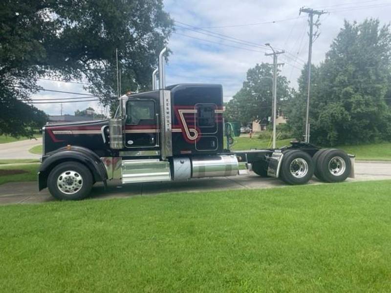 2024 Kenworth W900L (For Sale) 72" Sleeper 0551605