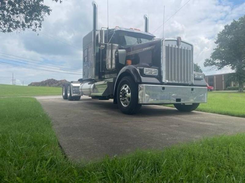 2024 Kenworth W900L (For Sale) 72" Sleeper 0551605