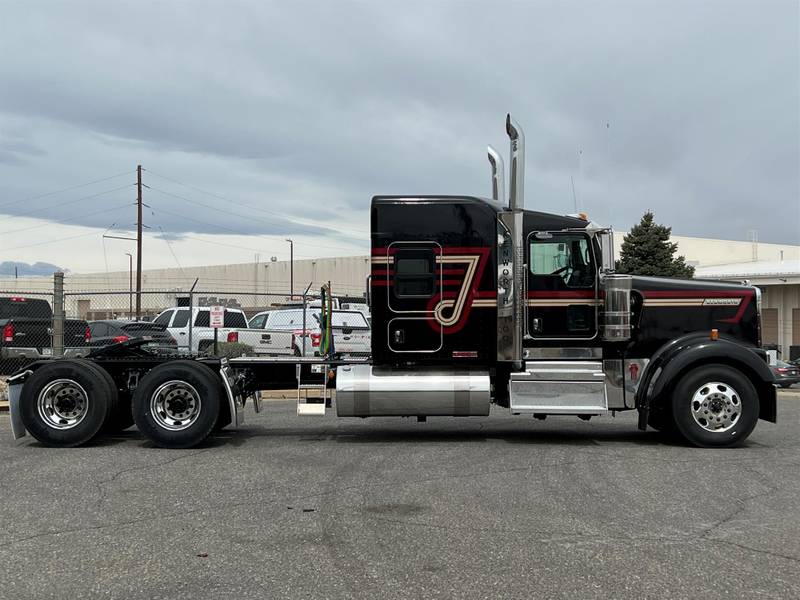 2024 Kenworth W900L (For Sale) 72" Sleeper 0551562