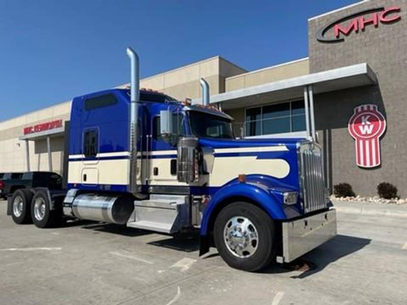 2022 Kenworth W900L (For Sale) | 86