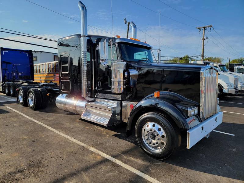 2024 Kenworth W900L (For Sale) 72" Sleeper 0553051