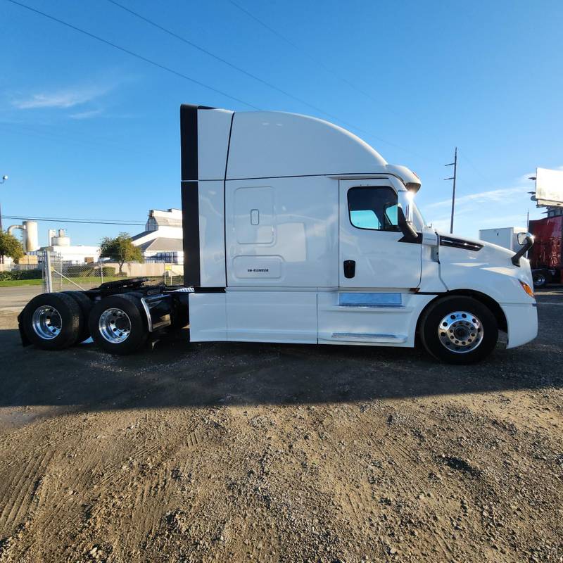 2024 Freightliner PT126SLP Cascadia (For Sale) Sleeper Truck 