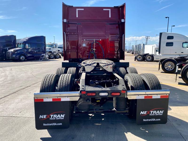 2024 Volvo VNL 740 (For Sale) Sleeper Truck 23VN650283