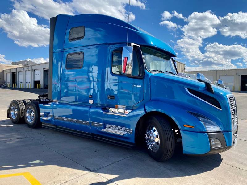 2024 Volvo VNL 860 (For Sale) Sleeper Truck 23VN639347