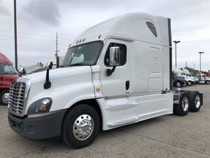 2018 Freightliner Cascadia Evolution - Sleeper Truck