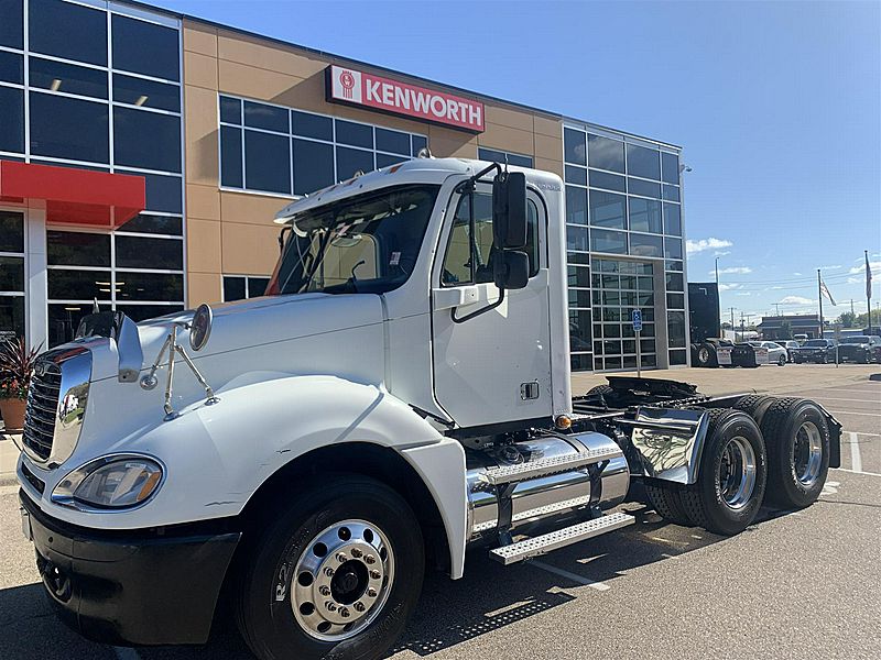 2006 Freightliner Columbia CL120 (For Sale) Day Cab 5594