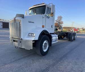 2003 Kenworth T800 - Cab & Chassis