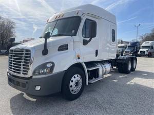 2019 Freightliner Cascadia - Sleeper Truck