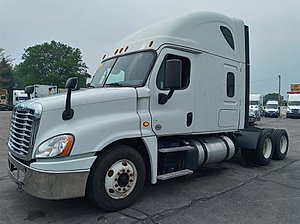 2018 Freightliner Cascadia 125 - Sleeper Truck