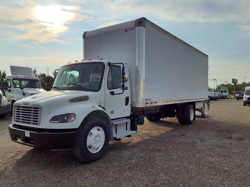 2019 Freightliner M2 106 (For Sale) | 26' Box | Non CDL | #814257