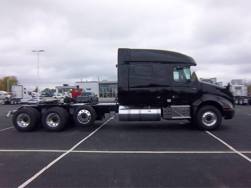 2024 Volvo VNL 740 (For Sale) 77" Sleeper V653835