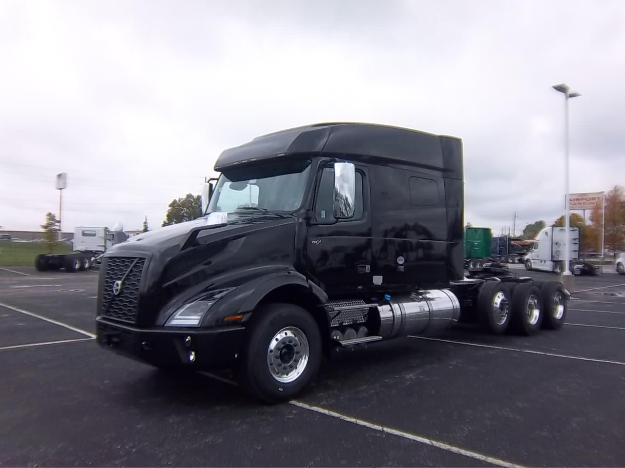 2024 Volvo VNL 740 (For Sale) 77" Sleeper V653835