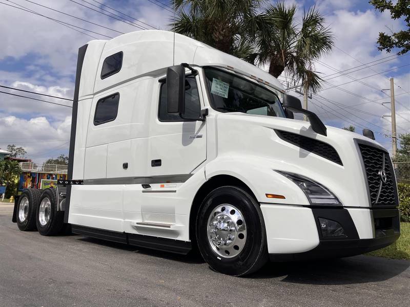 2024 Volvo VNL 860 (For Sale) Sleeper Truck 03VN660287