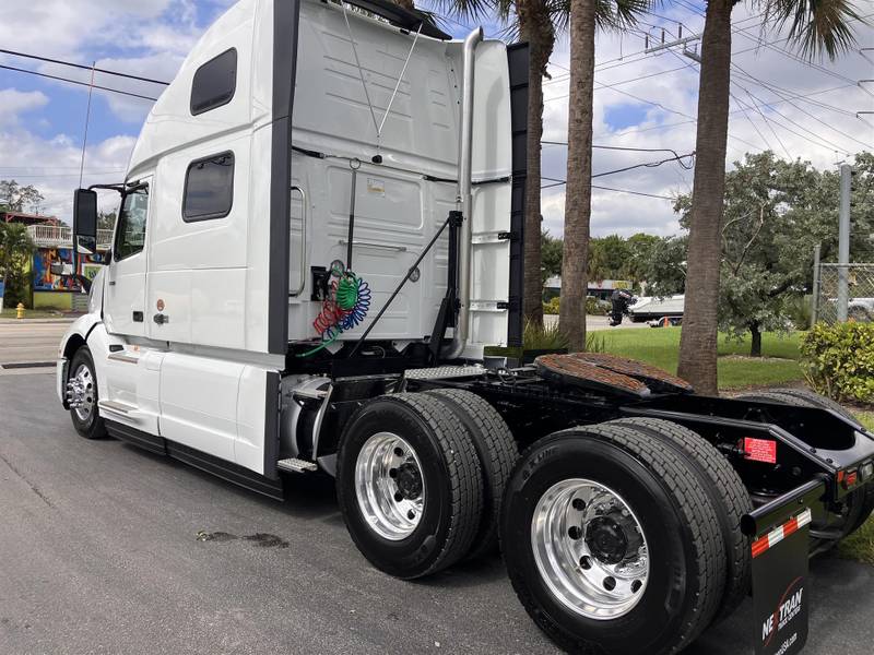 2024 Volvo VNL 860 (For Sale) Sleeper Truck 03VN660287