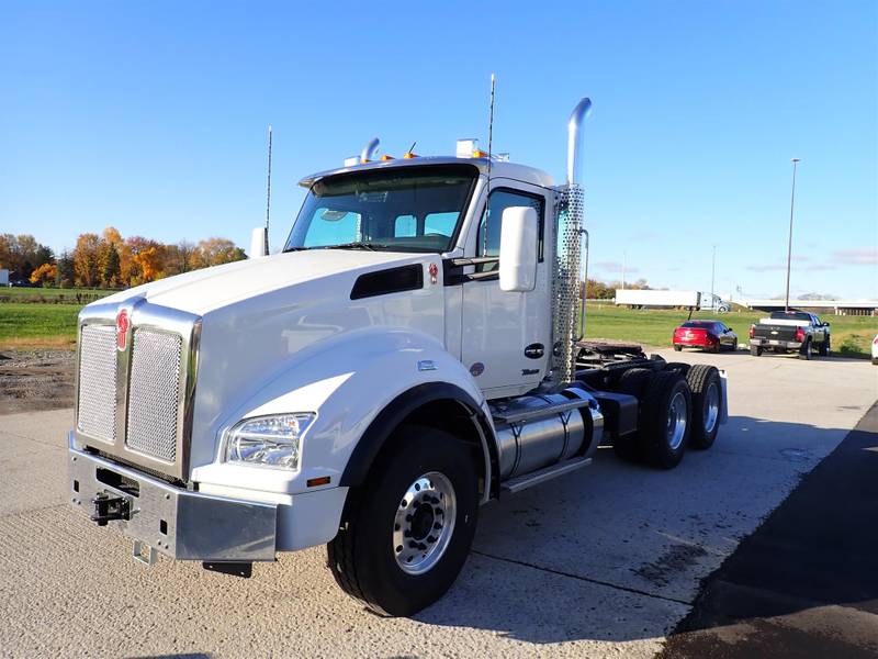 2024 Kenworth T880 (For Sale) Day Cab RJ373884