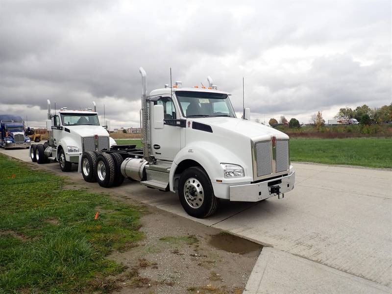 2024 Kenworth T880 (For Sale) Day Cab RJ373880