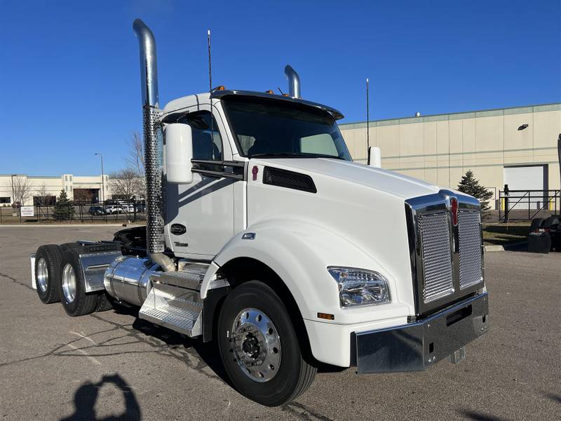 2024 Kenworth T880 (For Sale) Day Cab RJ380088