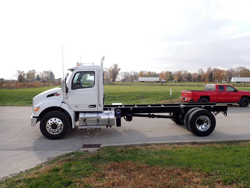 2024 Peterbilt 537 (For Sale) Cab & Chassis RM682806