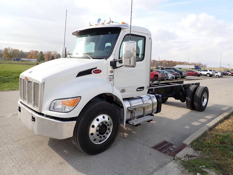 2024 Peterbilt 537 (For Sale) Cab & Chassis RM682806