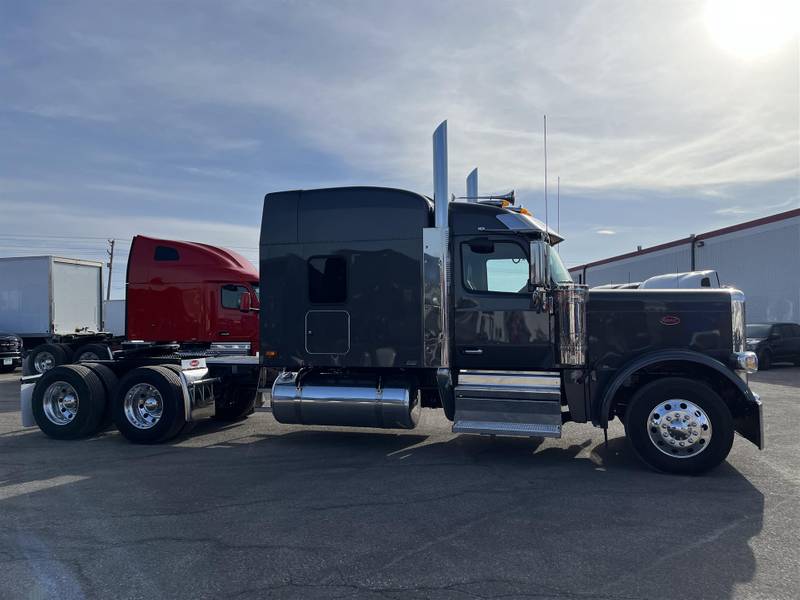 2025 Peterbilt 589 (For Sale) 80" Sleeper 30A689777