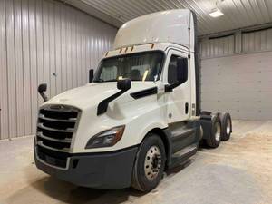 2018 Freightliner Cascadia PT126DC - Day Cab
