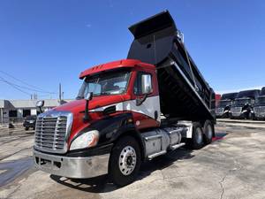 2016 Freightliner Cascadia - Dump Truck