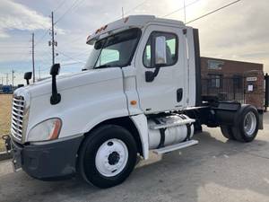 2010 Freightliner Cascadia 125 - Day Cab