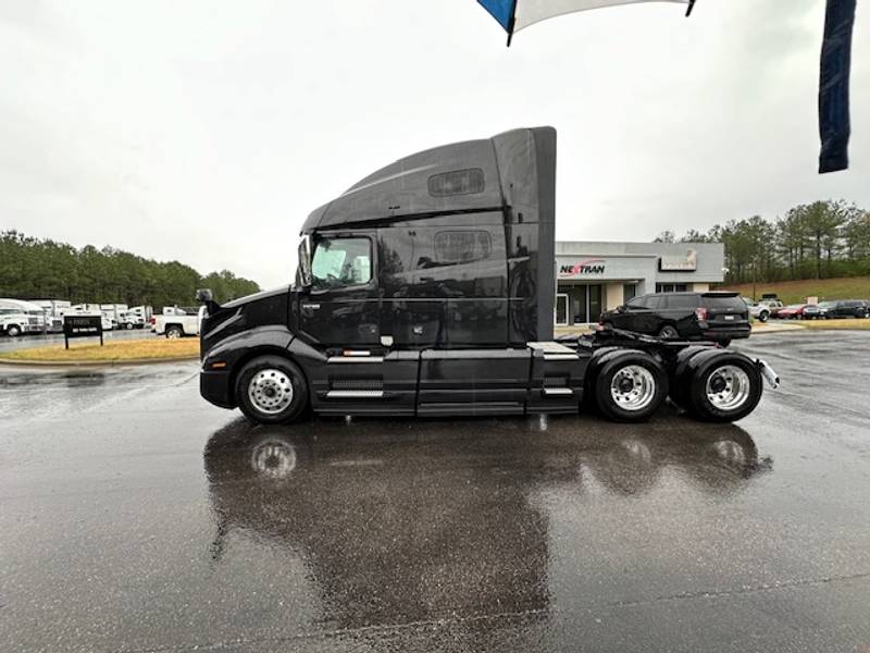 2024 Volvo VNL 760 (For Sale) Sleeper Truck 11VN660306