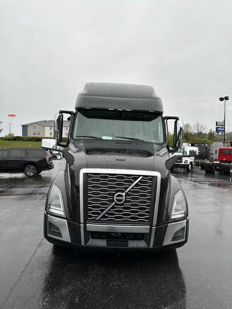 2024 Volvo VNL 760 (For Sale) Sleeper Truck 11VN660307